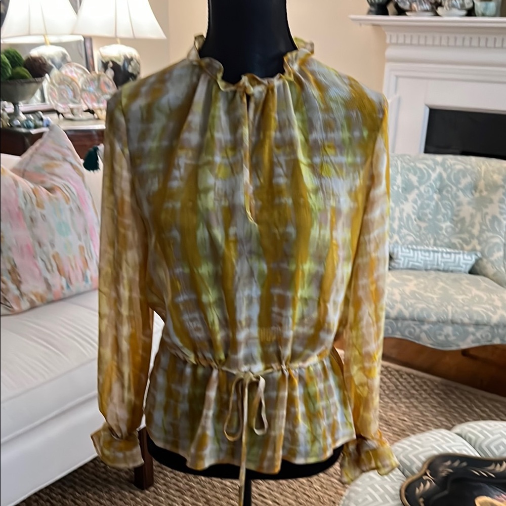 Who What Wear - Yellow Sheer Tie-waist Flattering, flirty & Fun. Top Size M ❤️